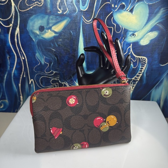 NWOT Coach Ornament Print Corner Zip Brown Wristlet - Picture 4 of 8